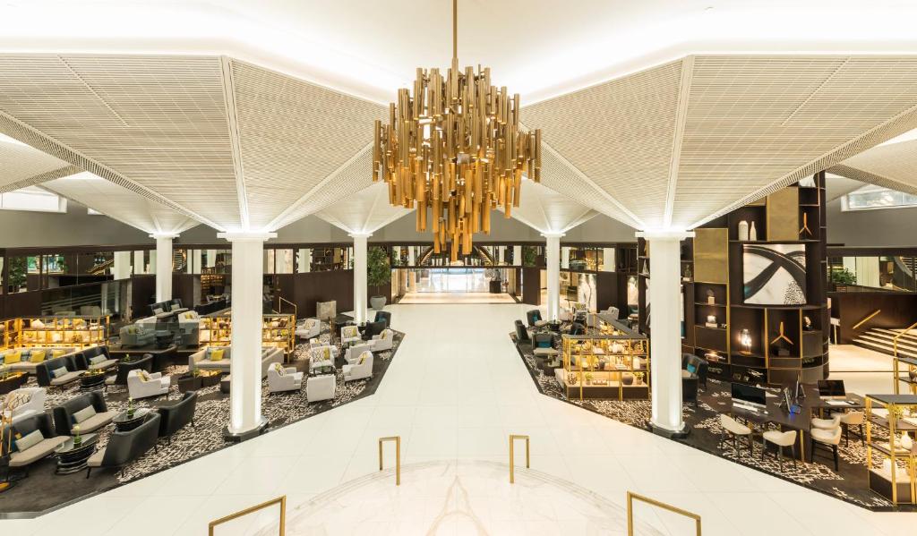 Le Méridien Dubai Hotel & Conference Centre Main image 1